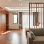 Wohnzimmer clever zonieren: Die besten Raumteiler-Ideen für mehr Stil und Privatsphäre
